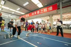 在海边的日子也太快乐了吧 可以潜水看海龟和鲨鱼宝宝还有好看的珊瑚 可以和朋友们一起打排球和飞盘 夜晚吹着海风喝酒吃烧烤 除了晒的黑了很多点 我永远热爱大海