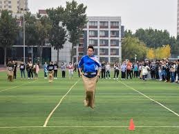 首钢将帅失和！周琦与许利民闹矛盾，3年后还能拿得顶薪合同吗？