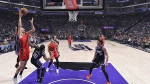 甘超对阿奇姆彭做闭嘴手势，钟义浩扳平比分后做同样手势回击